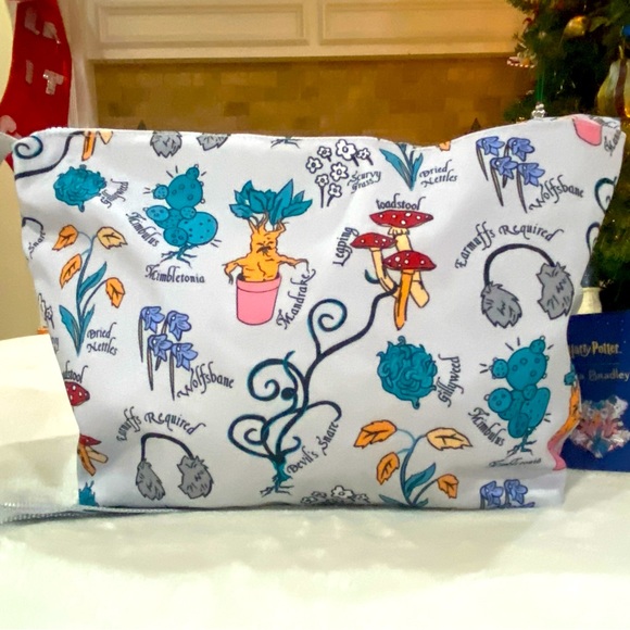 NWT!! Authentic Vera Bradley Lmtd Edition Harry Potter Bag - Picture 2 of 7